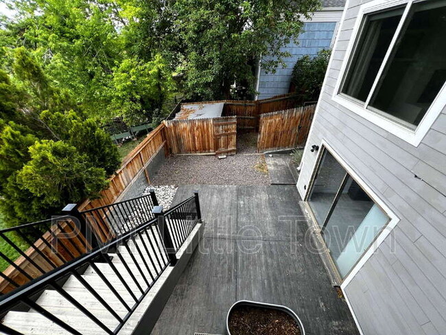 Building Photo - 10772 W Berry Ave