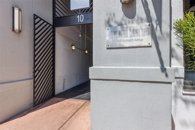 Building Photo - 10 N Summerlin Ave