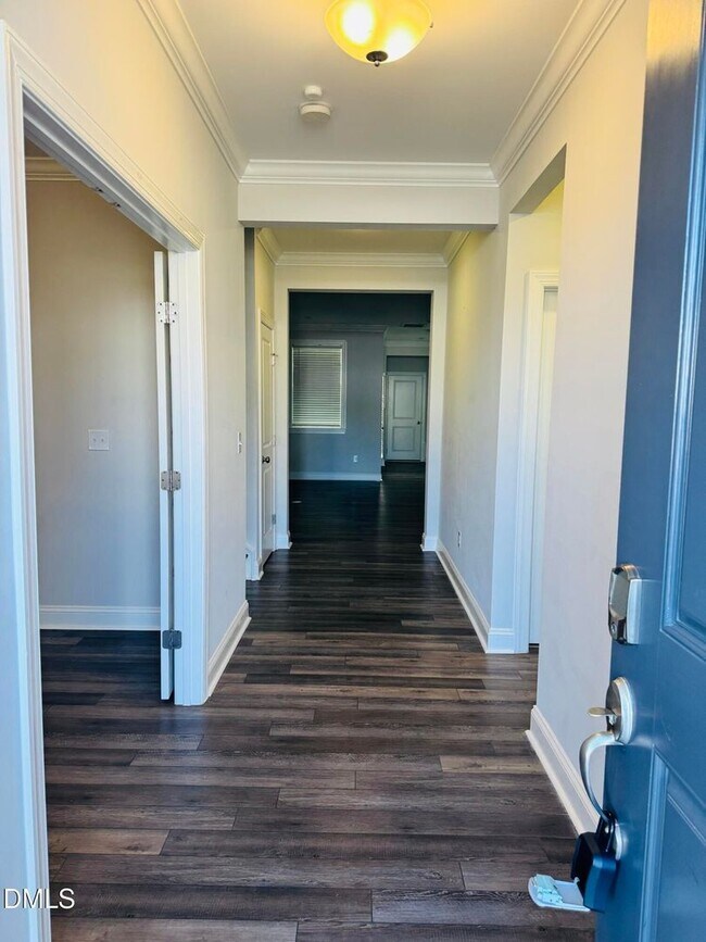 Building Photo - Stunning 4 Bedroom 3 Bathroom Single Family Home with 1st floor office w/ FREE high-speed interne...