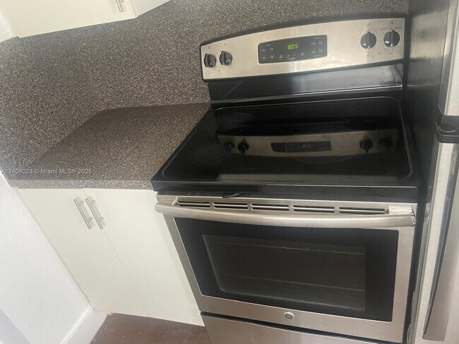 Building Photo - 1794 Normandy Dr