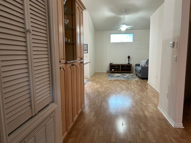 Building Photo - Executive 2 bedroom/ 2 bath condo