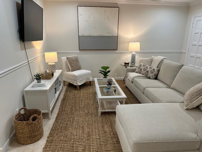 Building Photo - 1202 Palm Trail