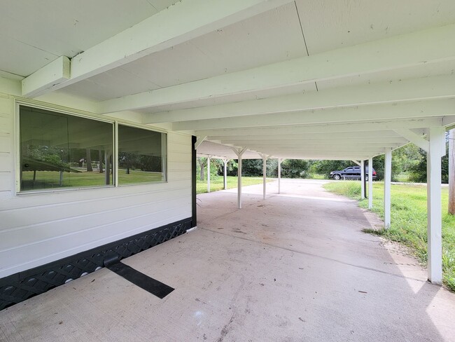 Building Photo - REMODELED 4 BEDROOM 2 BATH LEASE HOME IN A...