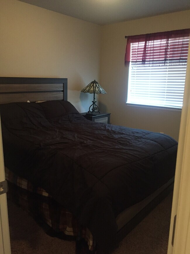 Building Photo - Beautiful 3 Bedroom 2.5 Bath Home in South...