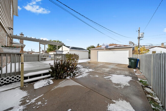 Building Photo - 7432 W Ainslie St