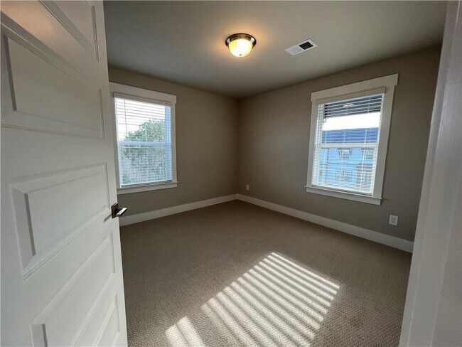 Building Photo - 1061 Knoxboro Ln