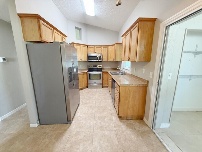 Building Photo - 39 Fischer Ln