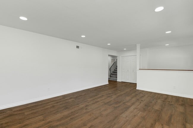 Building Photo - 1531 Sundale Rd