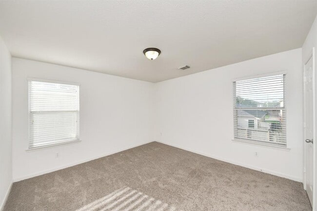 Building Photo - 21531 Pointed Oak Ln
