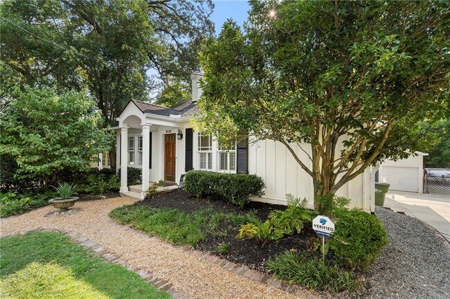 Building Photo - 2512 Brookwood Dr NE