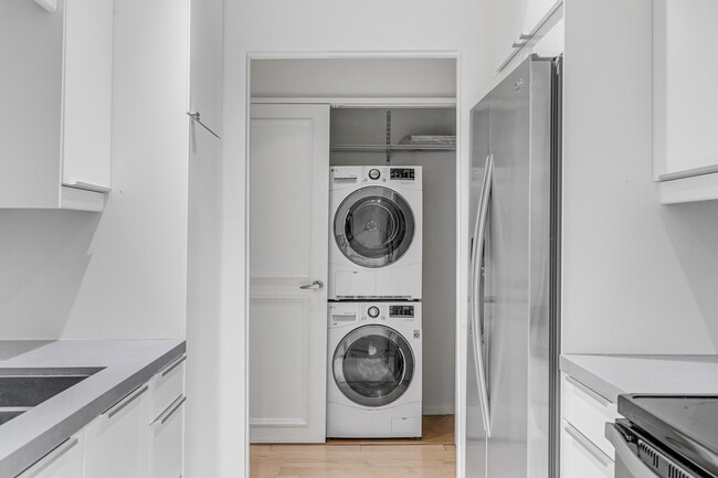 Building Photo - 8535 N W Knoll Dr