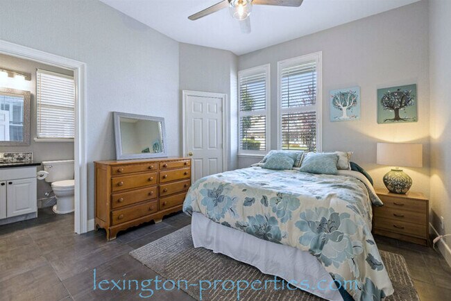 Building Photo - Modern, Single-story Home, in Exclusive Gated Golf course Community - Heritage at Diamond Oaks.