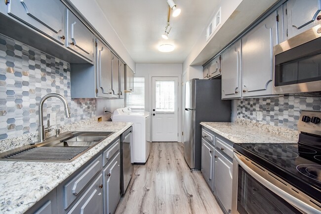 Building Photo - 5202 Arboles Dr