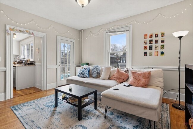 Building Photo - 68 Pleasant St