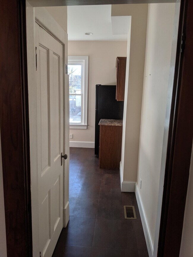 Building Photo - 135 Griswold St