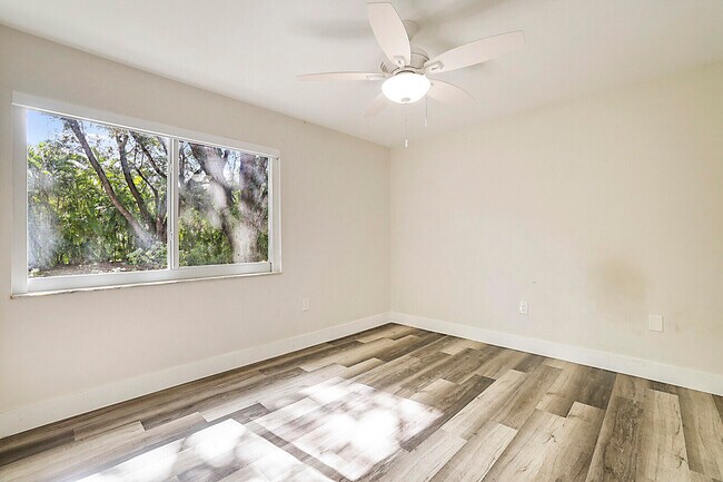 Building Photo - 1235 Mariposa Ave