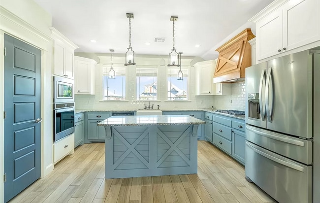 Building Photo - Stunning 3BD/2.5BTH Home in Mustang