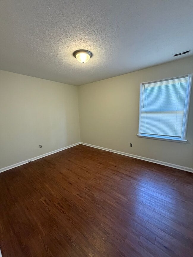 Building Photo - 1610 Dillahunt St