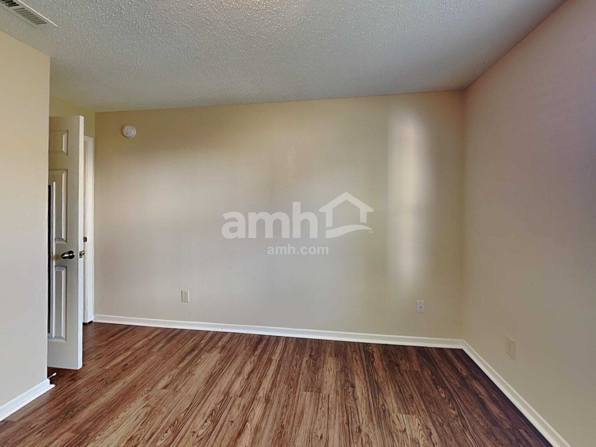 Building Photo - 1361 Redwood Dr