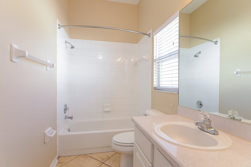 Building Photo - 6910 Cohasset Cir