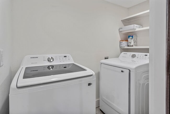 Building Photo - 430 Hutcheson St