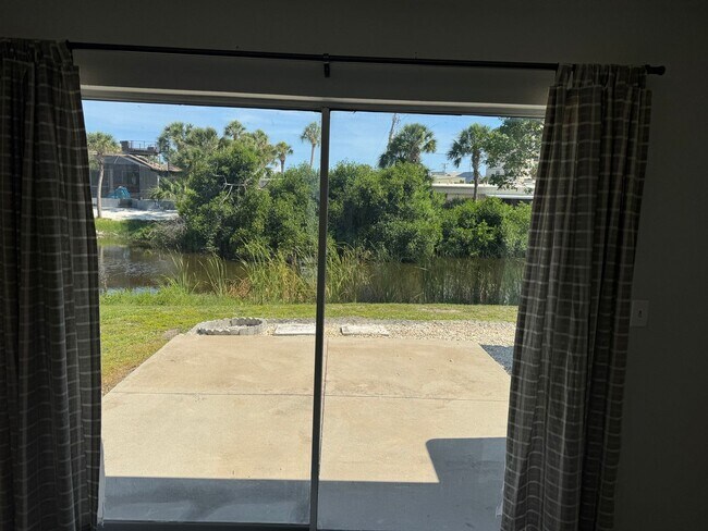 Building Photo - 2Br/1Ba With Golden Beach Access