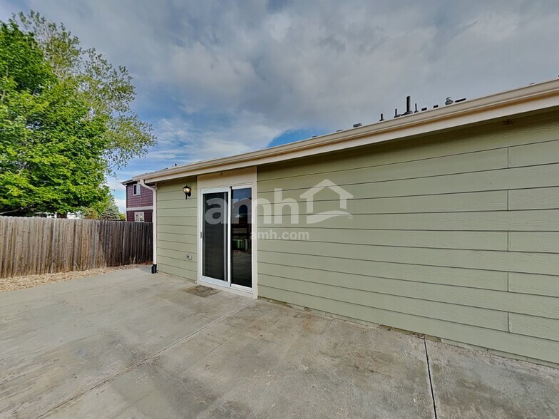 Building Photo - 810 Sunrise Dr