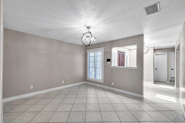 Building Photo - 1800 W 23rd St