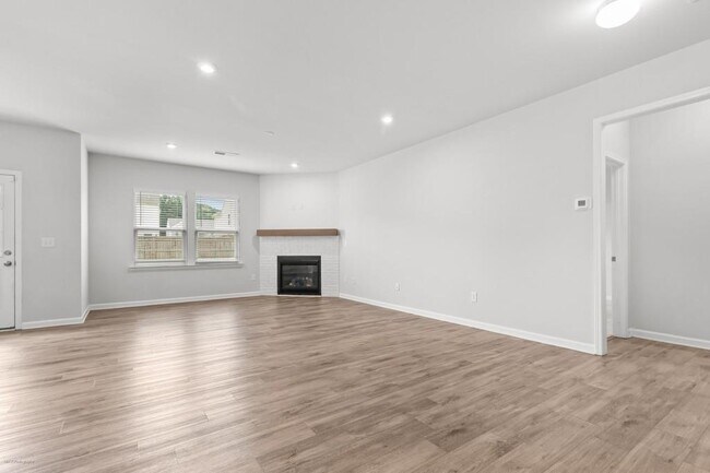 Building Photo - 1333 Maston Rd
