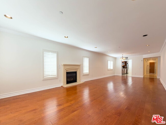 Building Photo - 11692 Darlington Ave