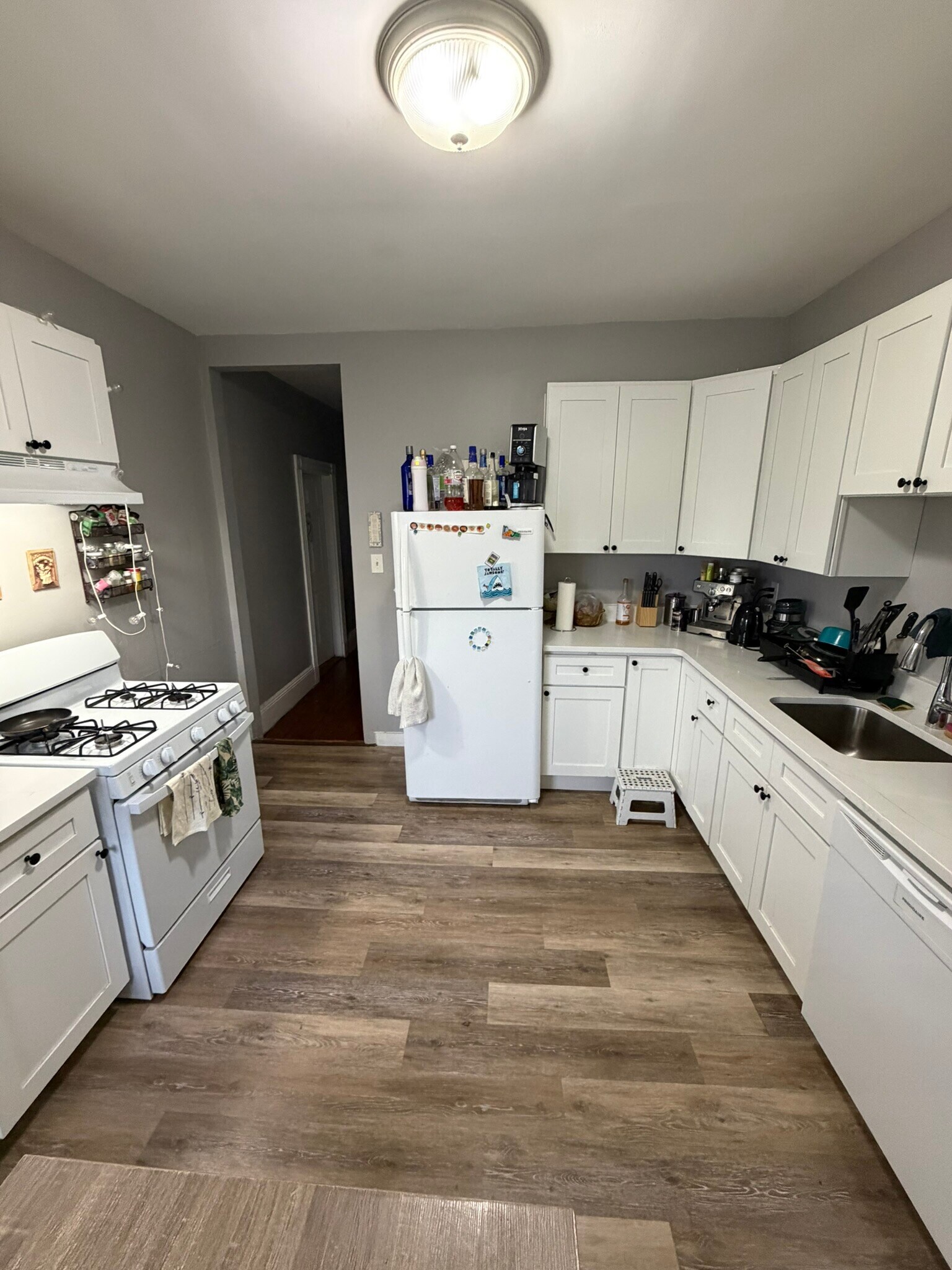 Building Photo - 121 Hillside St