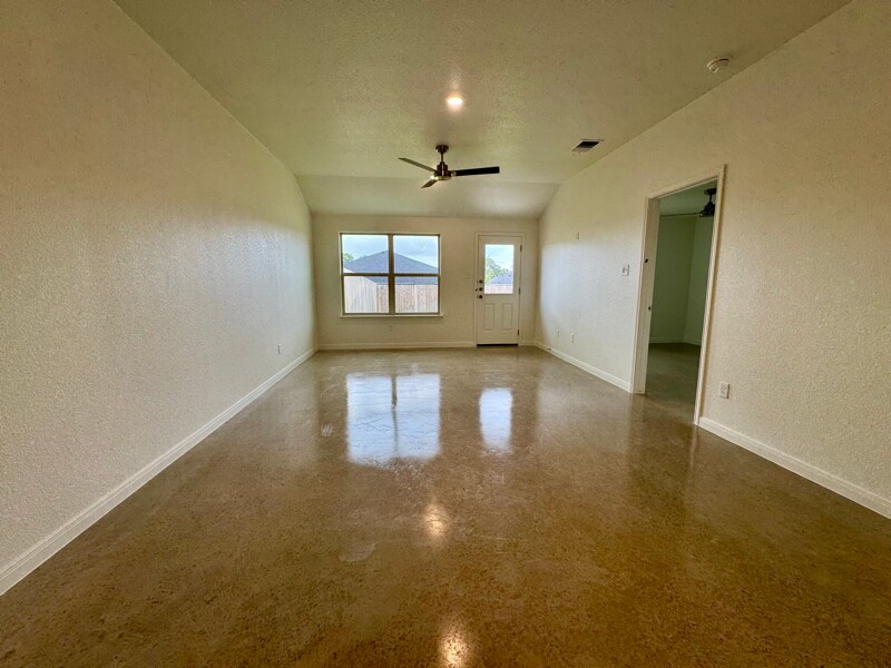 Building Photo - 914 Switchgrass Dr