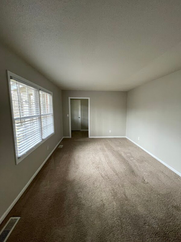 Building Photo - 217 Oakdale Ave