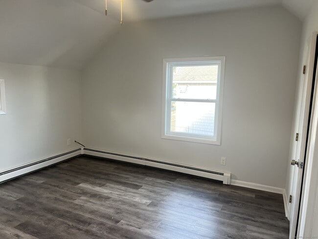 Building Photo - 140 Beach Ave