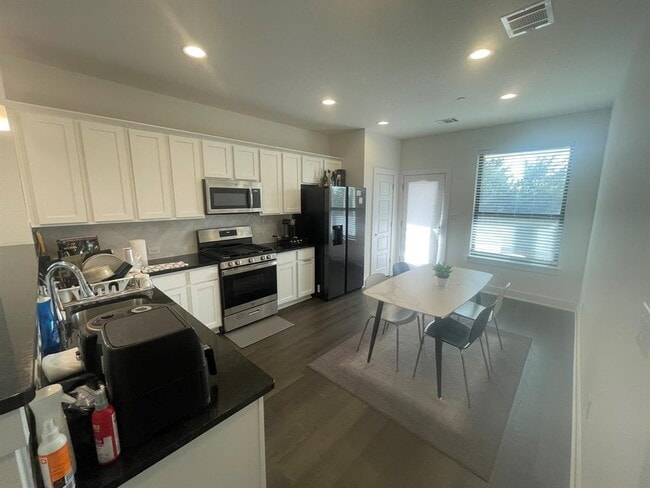 Building Photo - 12325 Maypole Bend