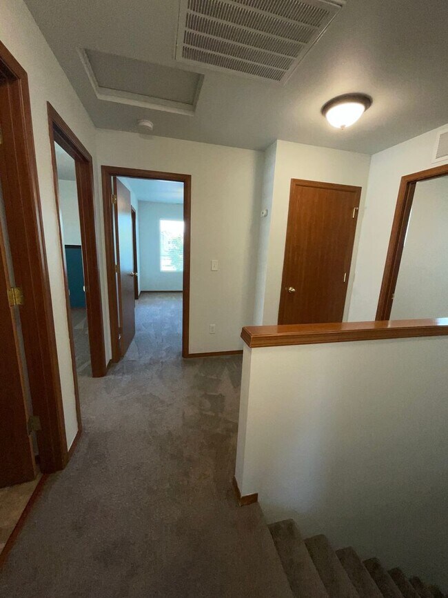 Building Photo - Just in Time for School!!! Beautifully Lan...