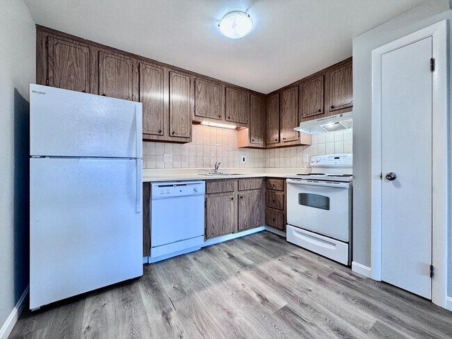 Building Photo - 2 Old Colony Ln