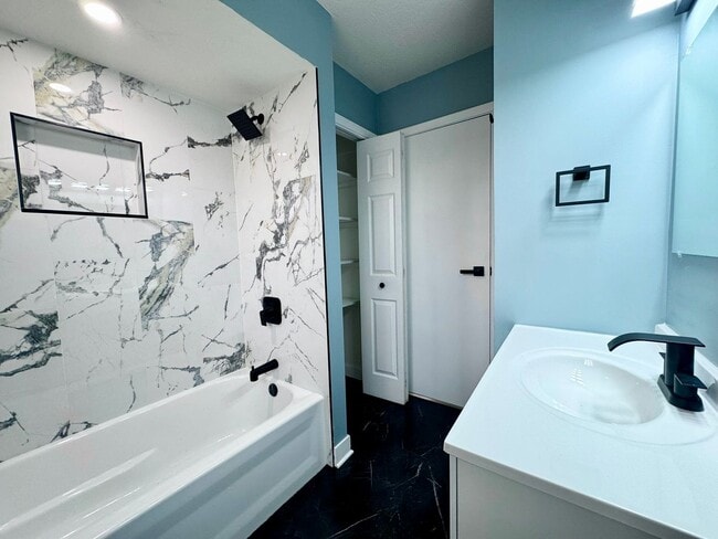 Building Photo - Remodeled 3 bed, 2 bath Millard home