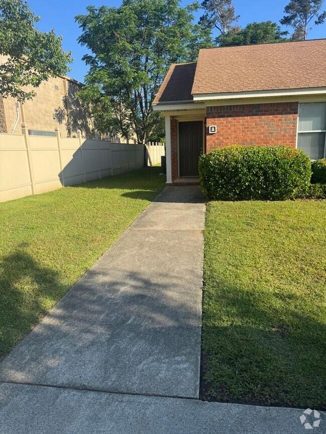 Building Photo - Remodeled Duplex on Belair Road