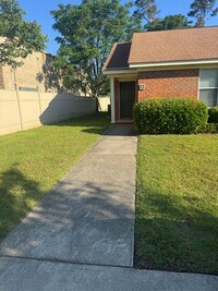 Building Photo - Remodeled Duplex on Belair Road