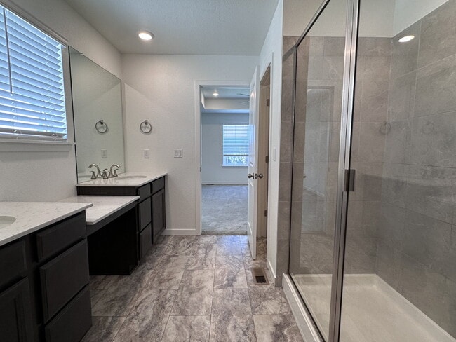 Building Photo - ~$1,000 OFF ONE MONTH'S RENT~ Stunning Thr...