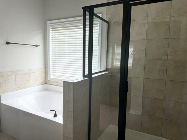 Building Photo - 2887 Regal Park Ct