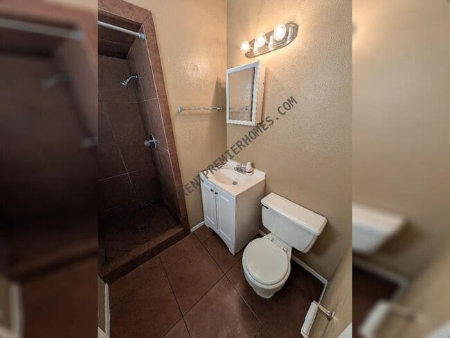 Building Photo - 1563 Pamela Ln