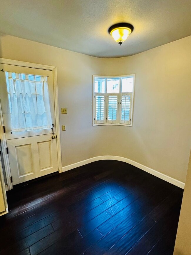 Building Photo - Two Bedroom Home for Rent on Naples Island