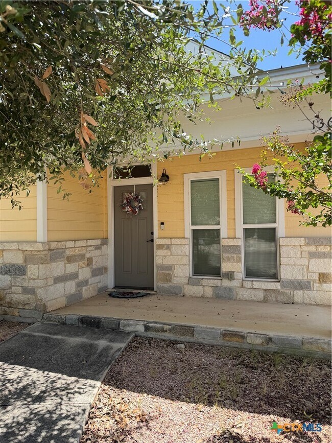 Building Photo - 1366 Hanz Dr