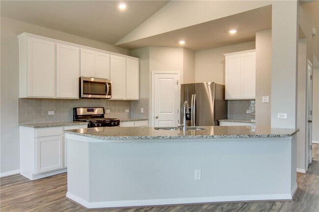 Building Photo - 17012 Lathrop Ave