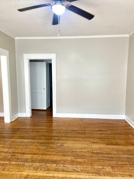 Building Photo - 516 10th Ct S