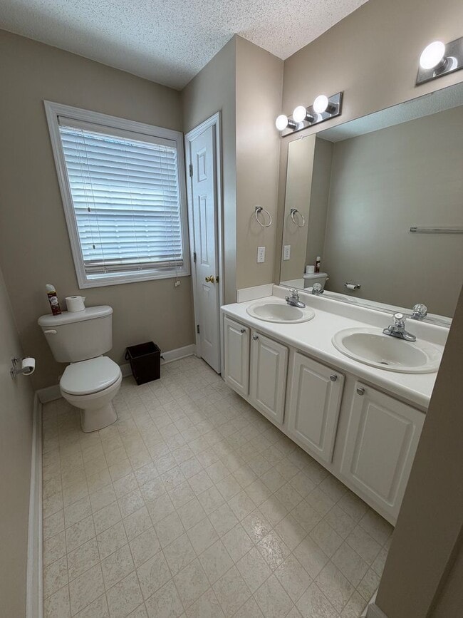 Building Photo - Elon / Townhome