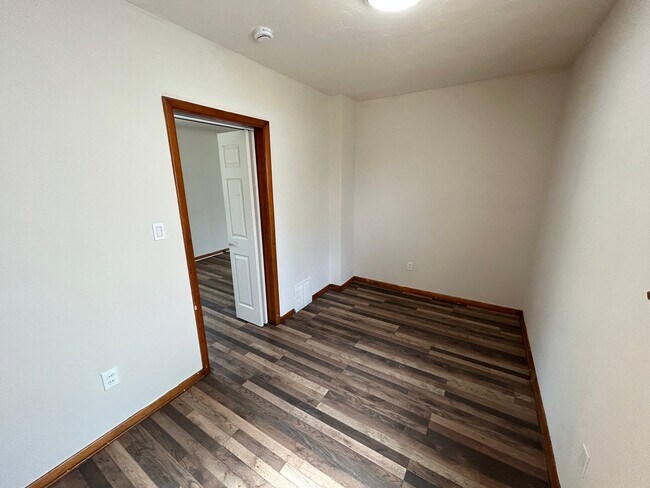 Building Photo - 3430 E 73rd St