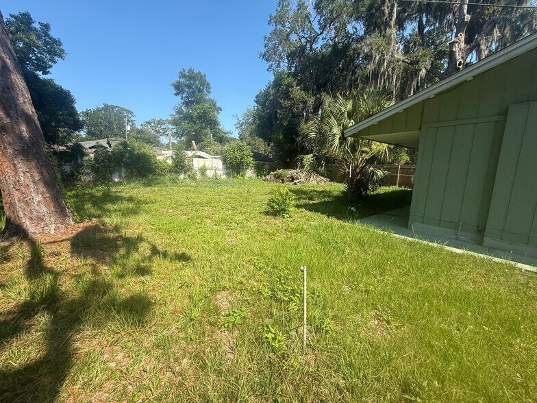 Building Photo - 2652 Merwyn Rd